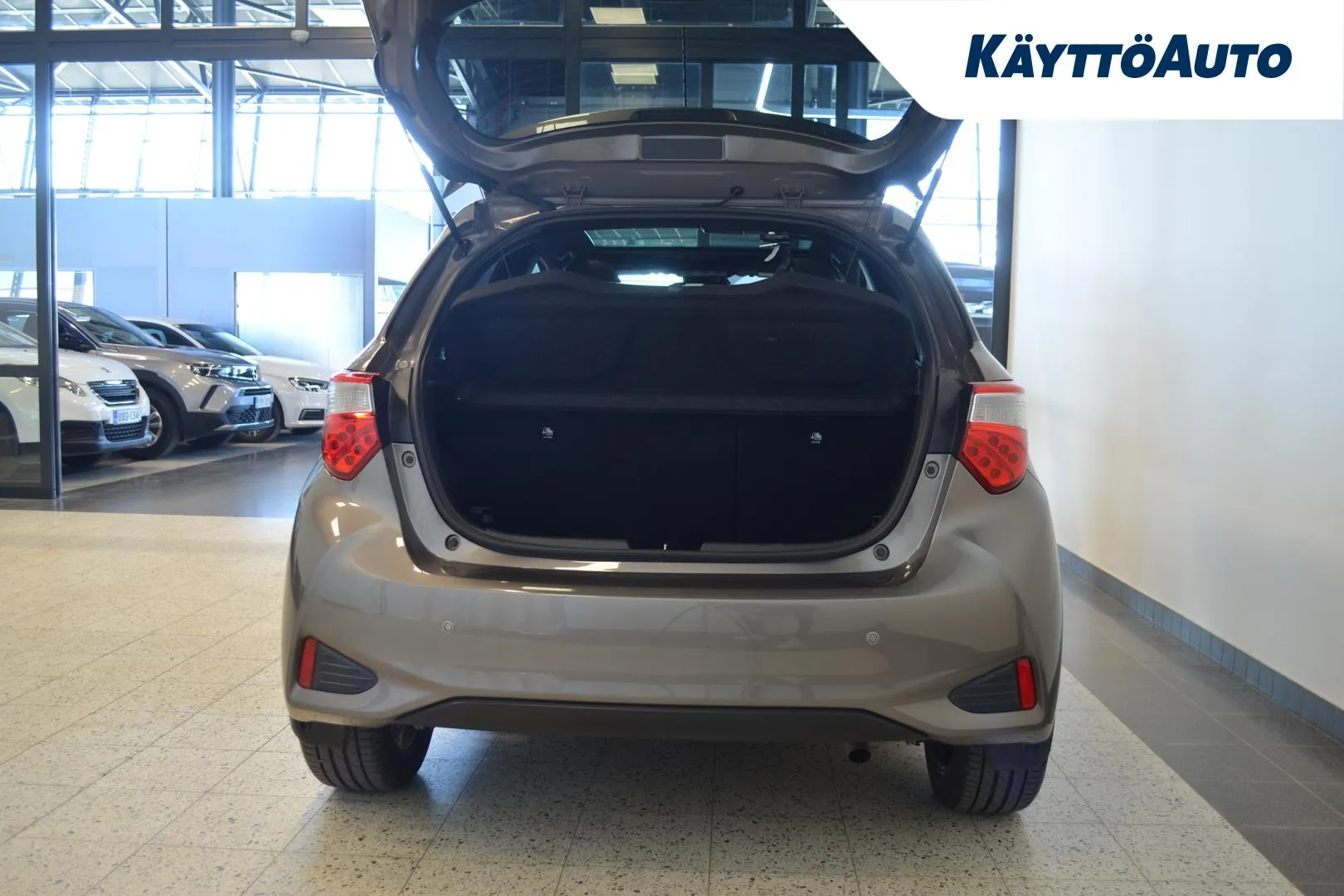 TOYOTA Yaris CPA-576 carousel image