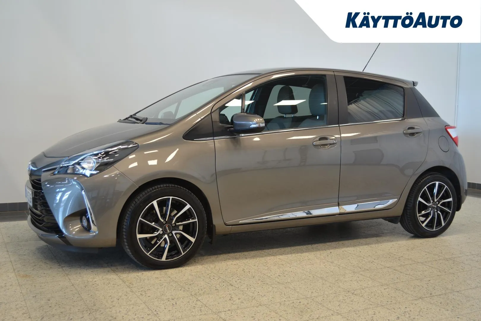 TOYOTA Yaris CPA-576 carousel image