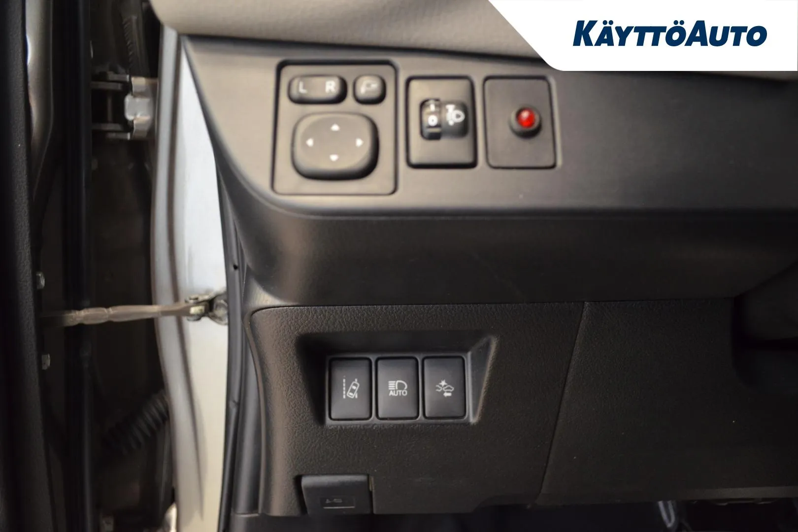 TOYOTA Yaris CPA-576 carousel image