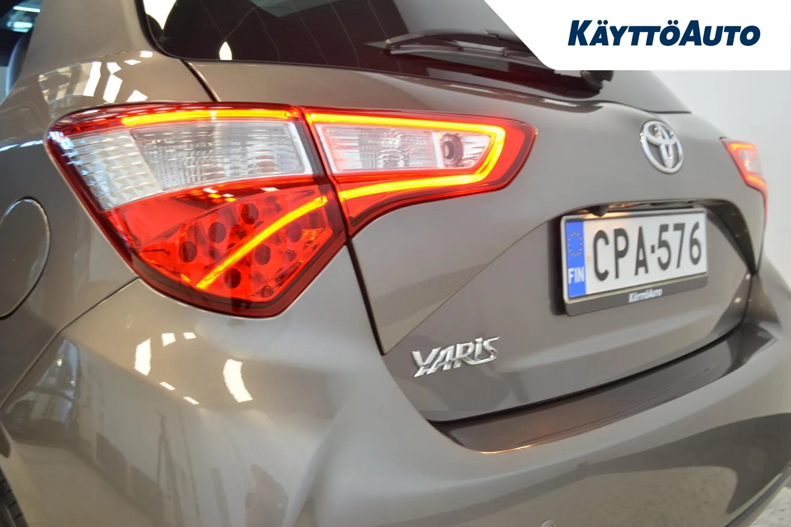 TOYOTA Yaris CPA-576 carousel image