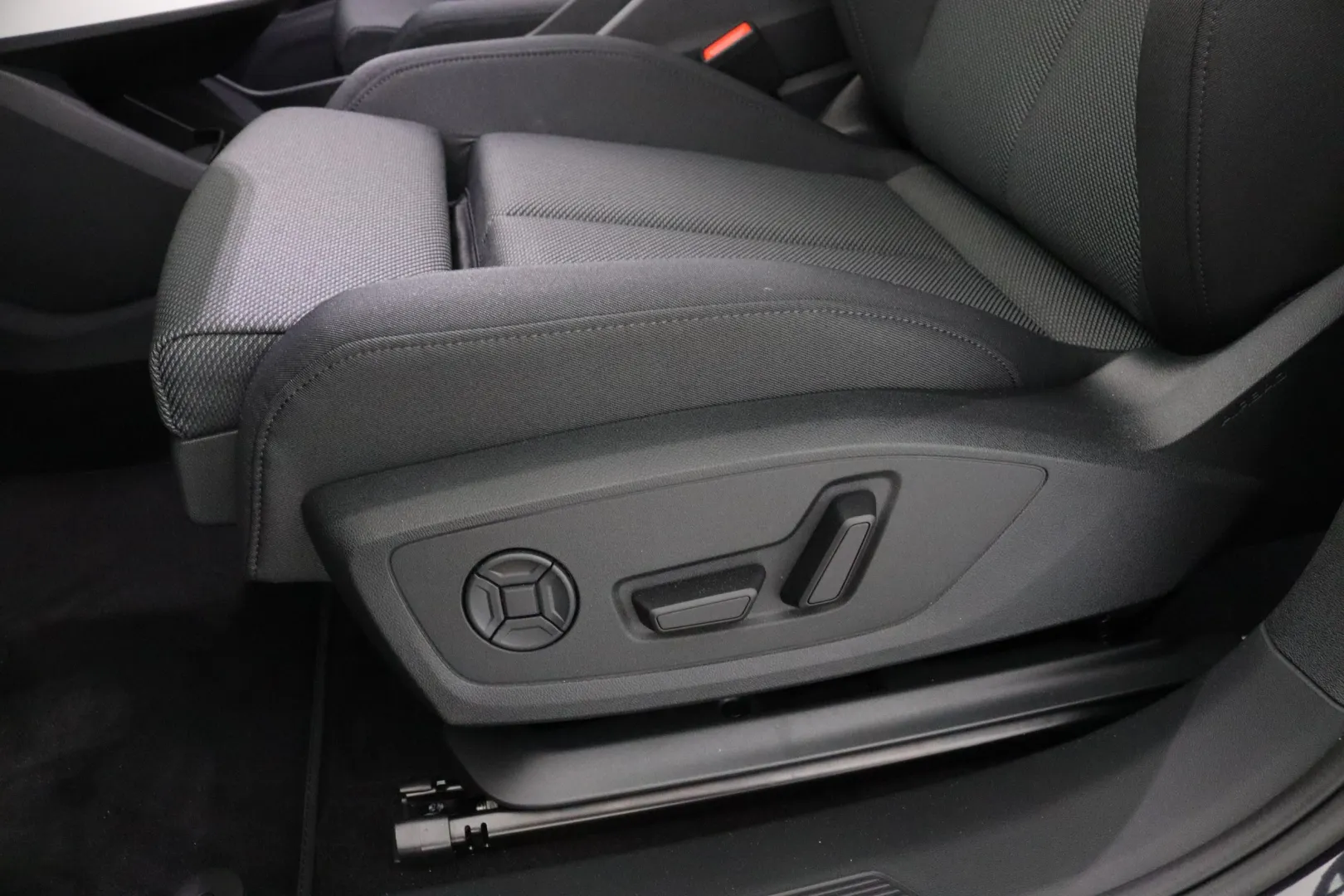 Audi Q4 e-tron RXN-483 carousel image