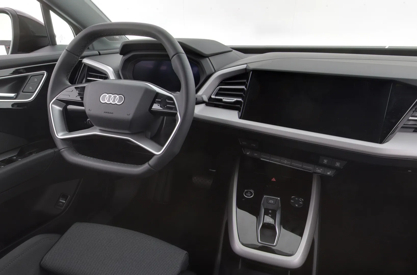 Audi Q4 e-tron RXN-483 carousel image
