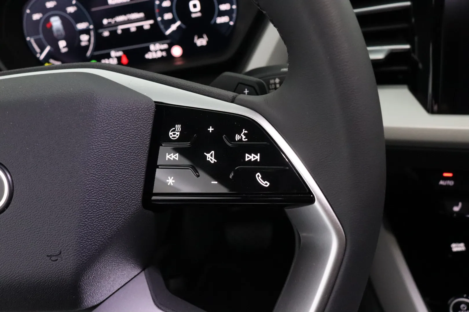 Audi Q4 e-tron RXN-483 carousel image