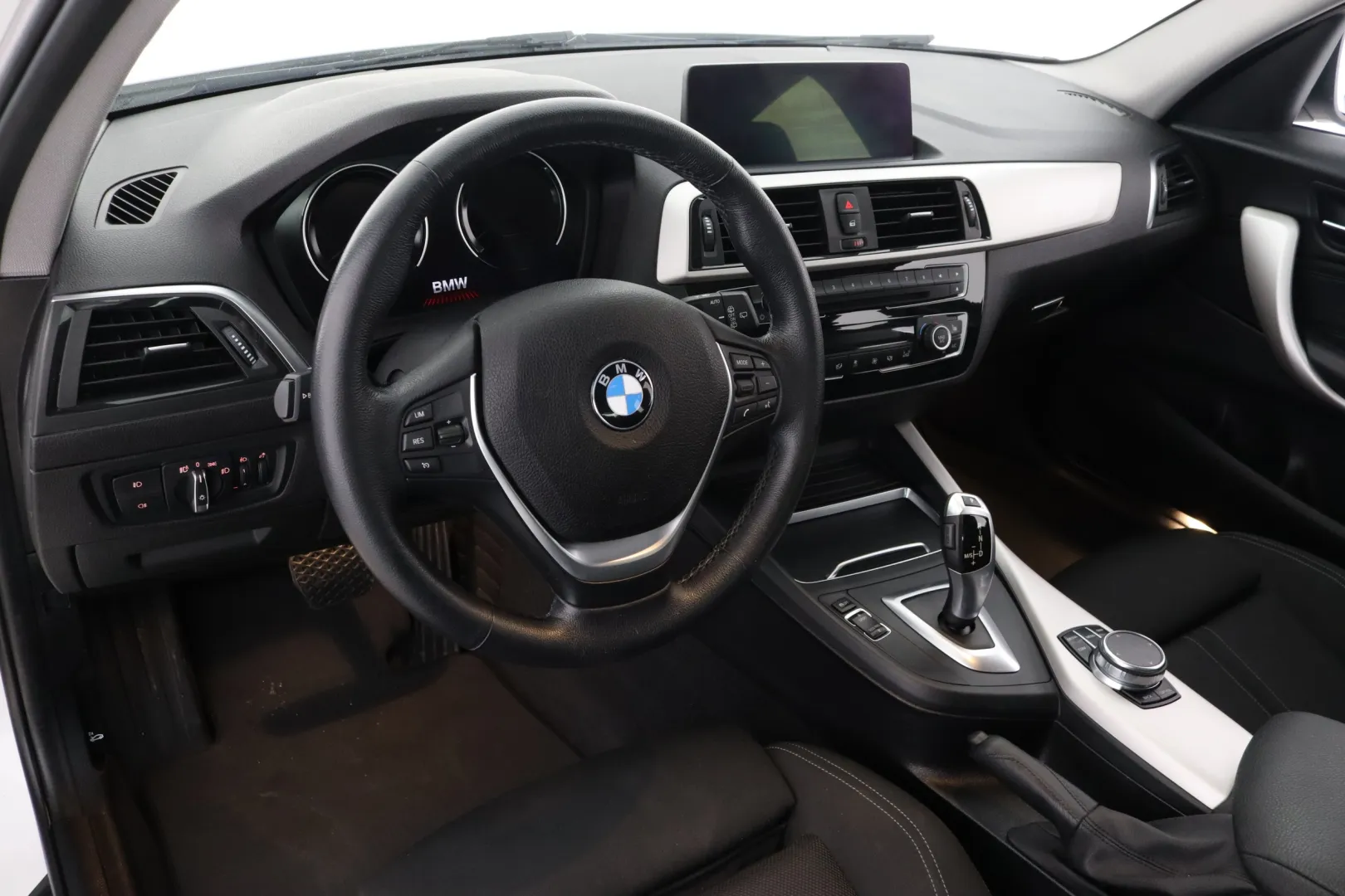 BMW 118 LOP-181 carousel image