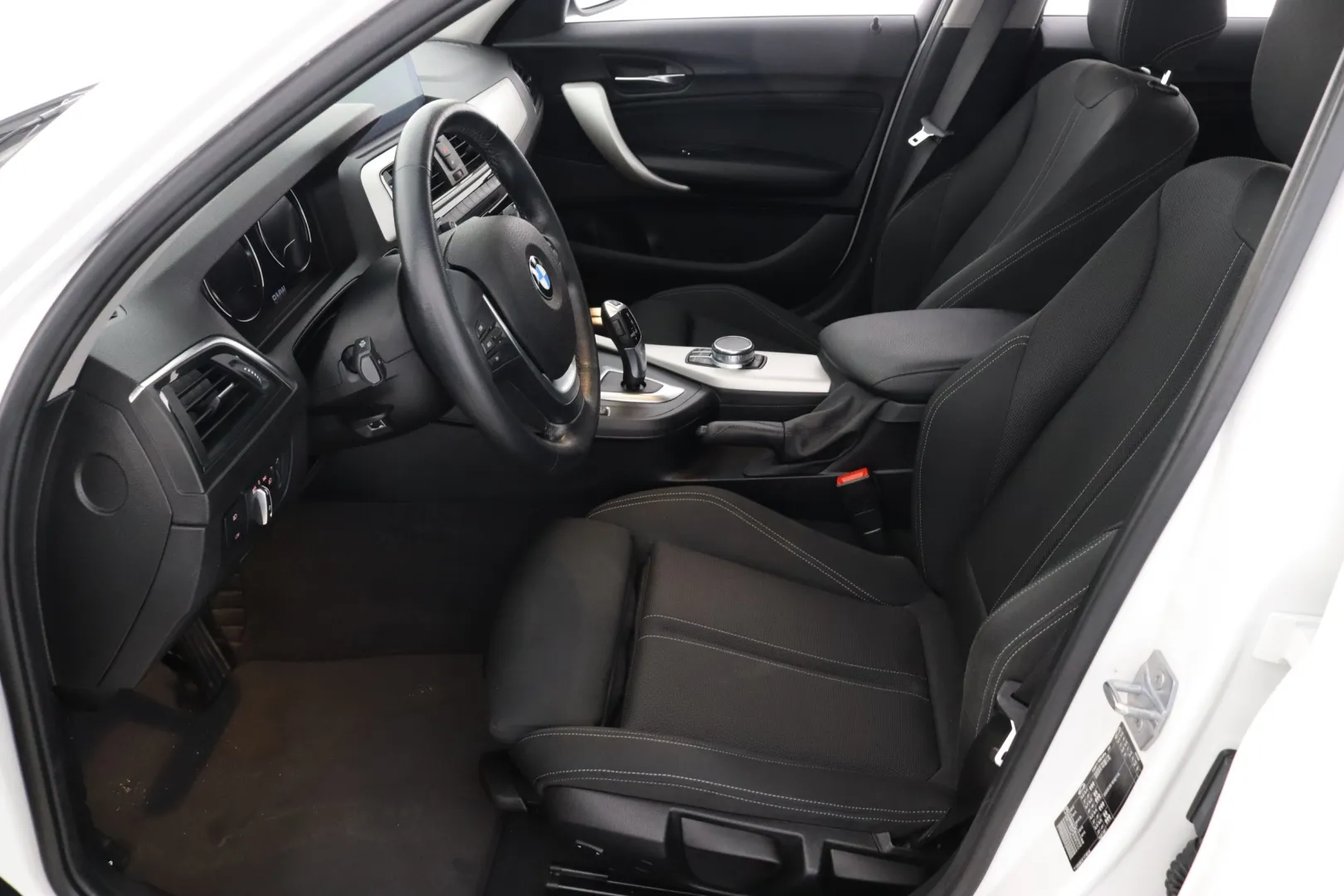 BMW 118 LOP-181 carousel image