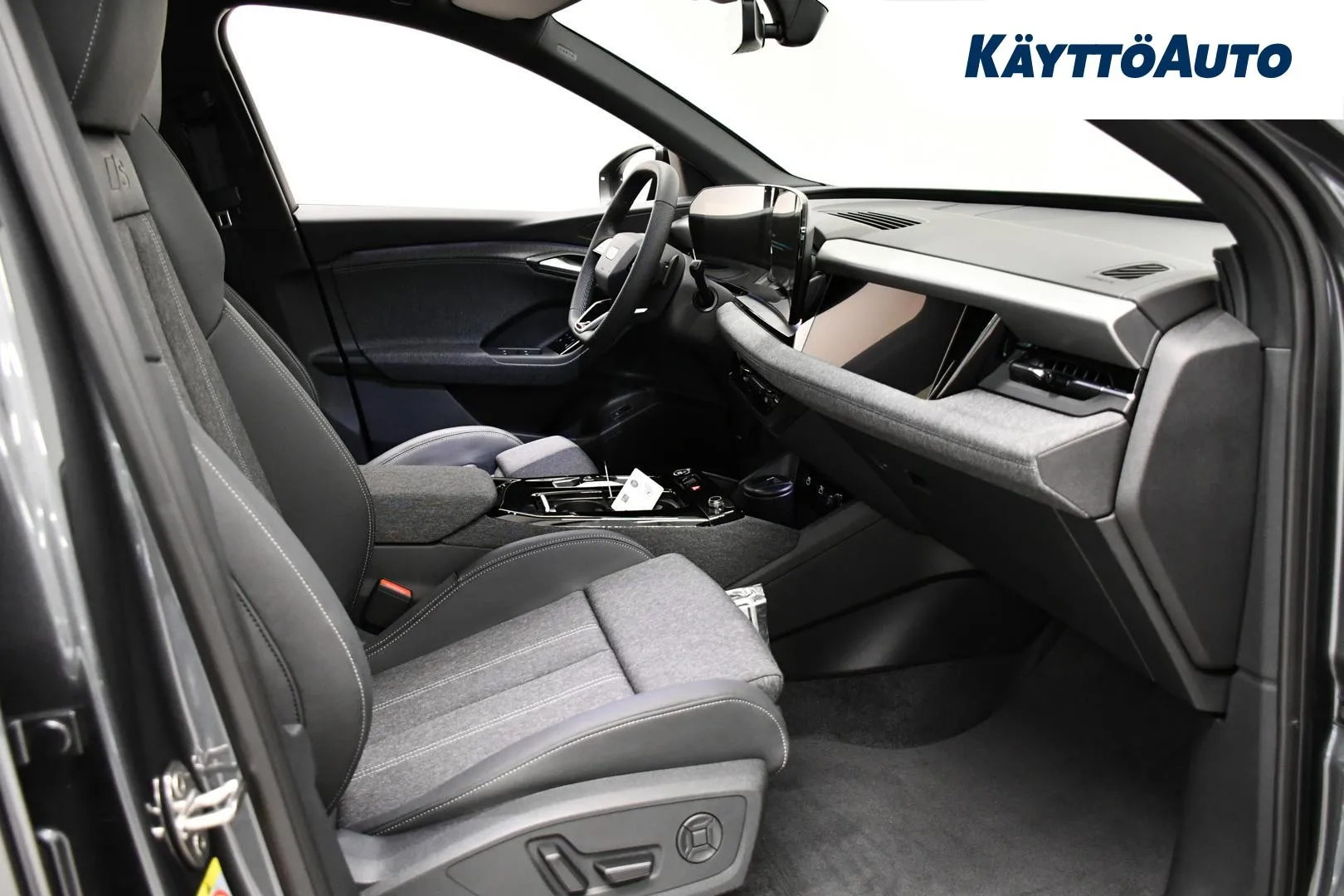 Audi Q6 e-tron RXM-499 carousel image