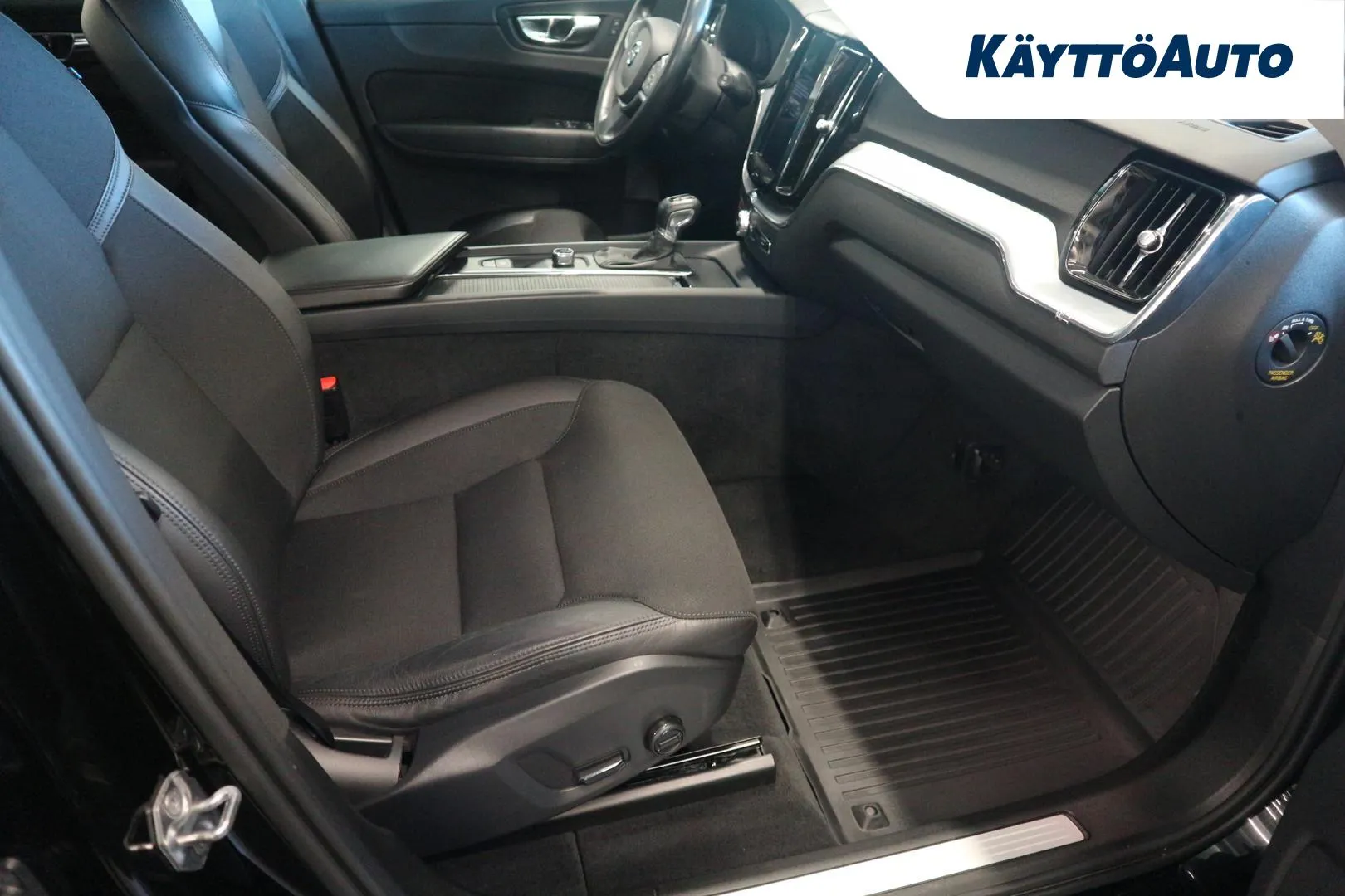 VOLVO XC60 BVB-452 carousel image