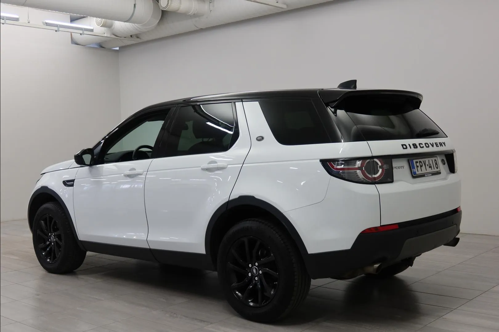 LAND ROVER Discovery FPY-418 carousel image