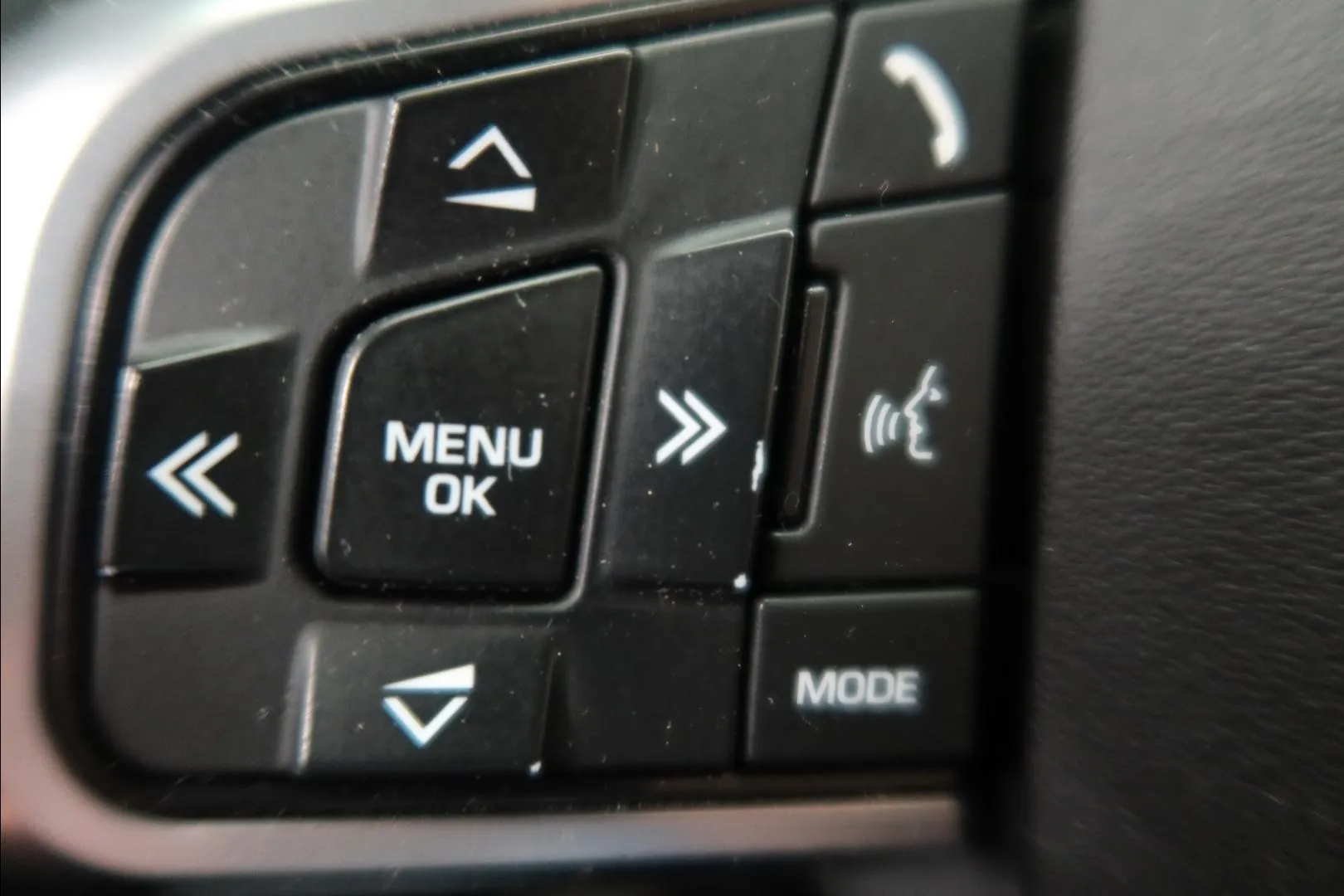LAND ROVER Discovery FPY-418 carousel image