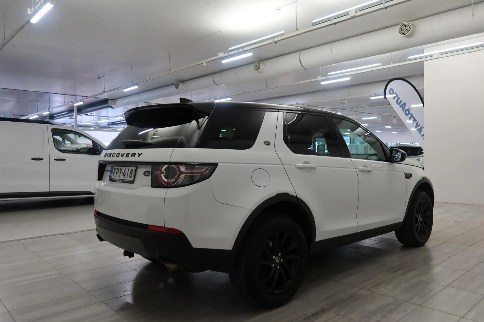LAND ROVER Discovery FPY-418 carousel image