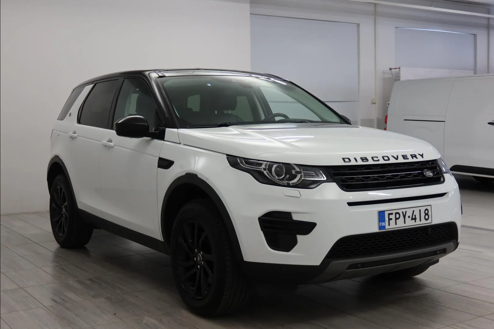 LAND ROVER Discovery FPY-418 carousel image