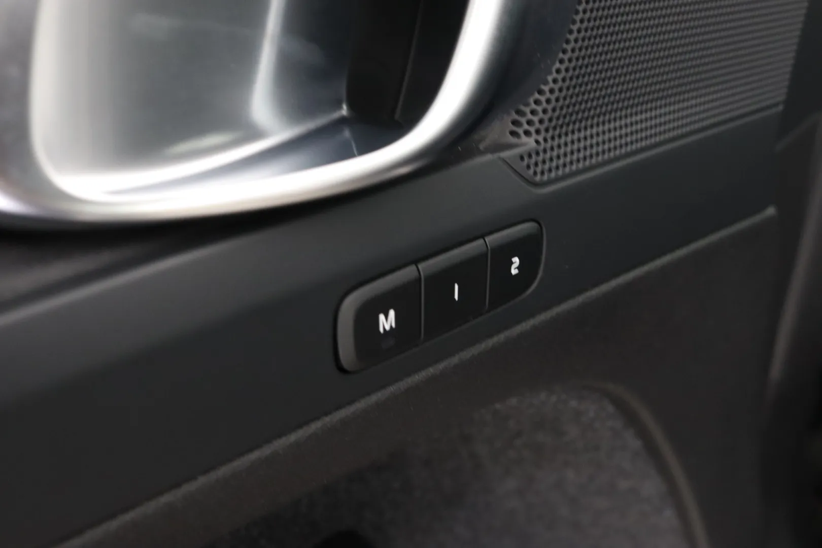 Volvo XC40 IRJ-940 carousel image