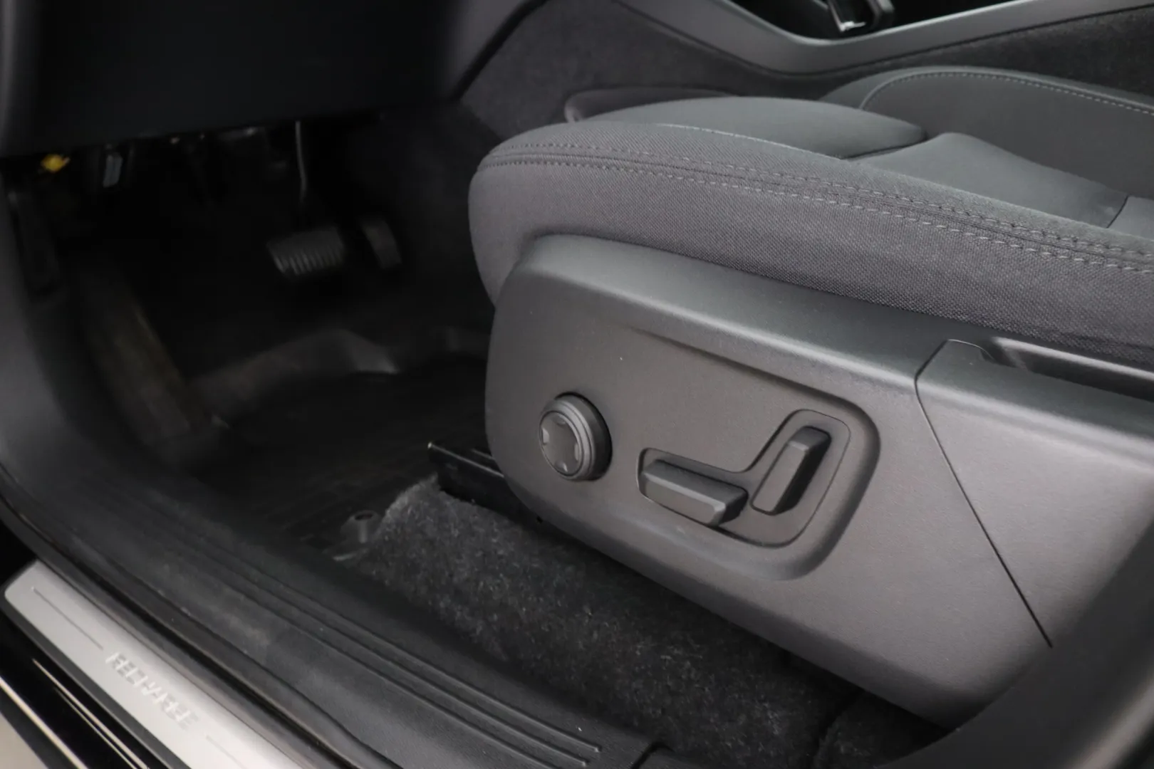 Volvo XC40 IRJ-940 carousel image