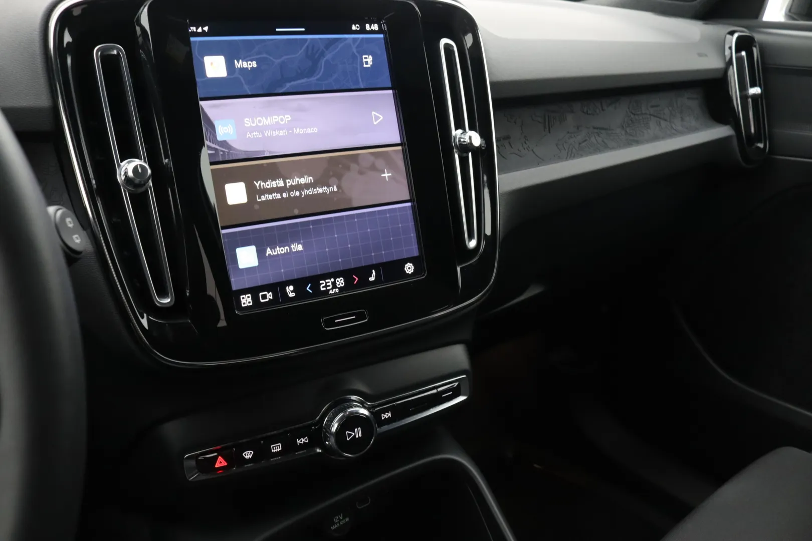 Volvo XC40 IRJ-940 carousel image