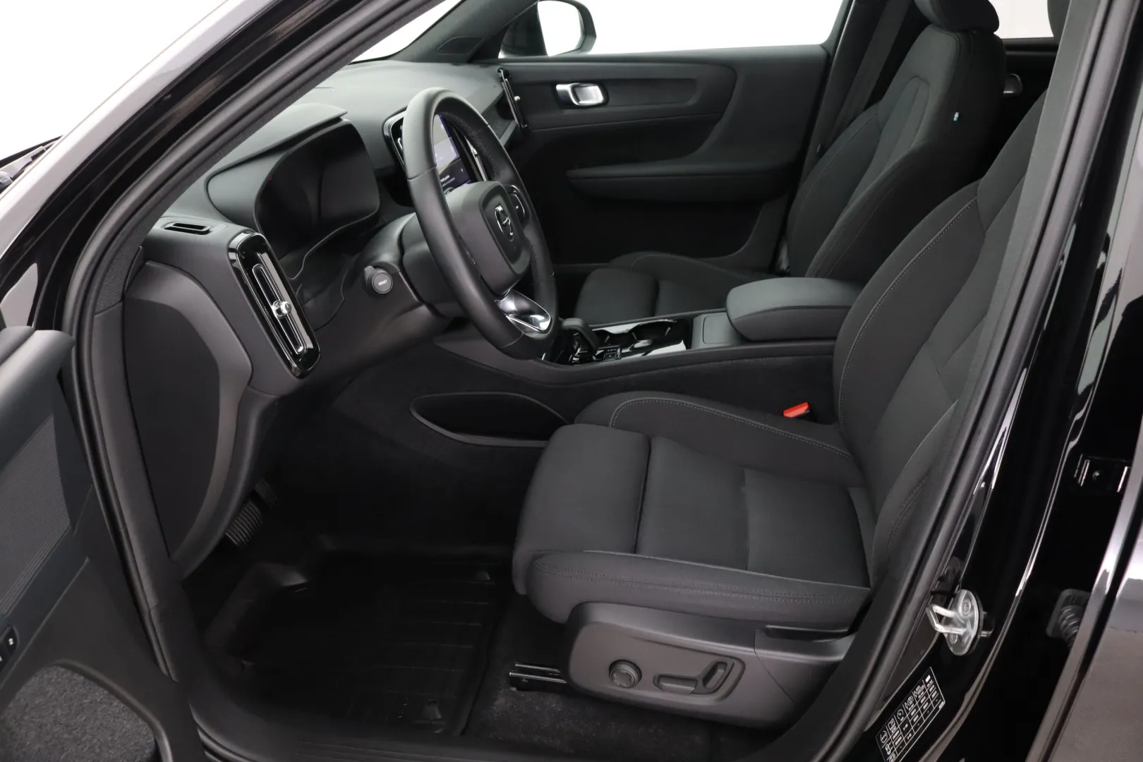 Volvo XC40 IRJ-940 carousel image