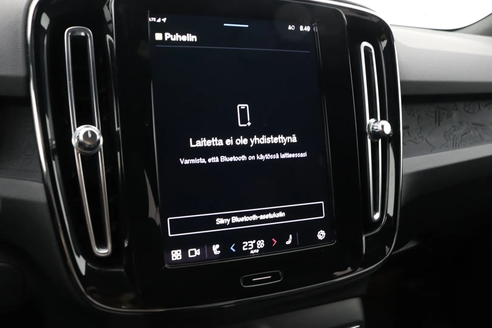 Volvo XC40 IRJ-940 carousel image
