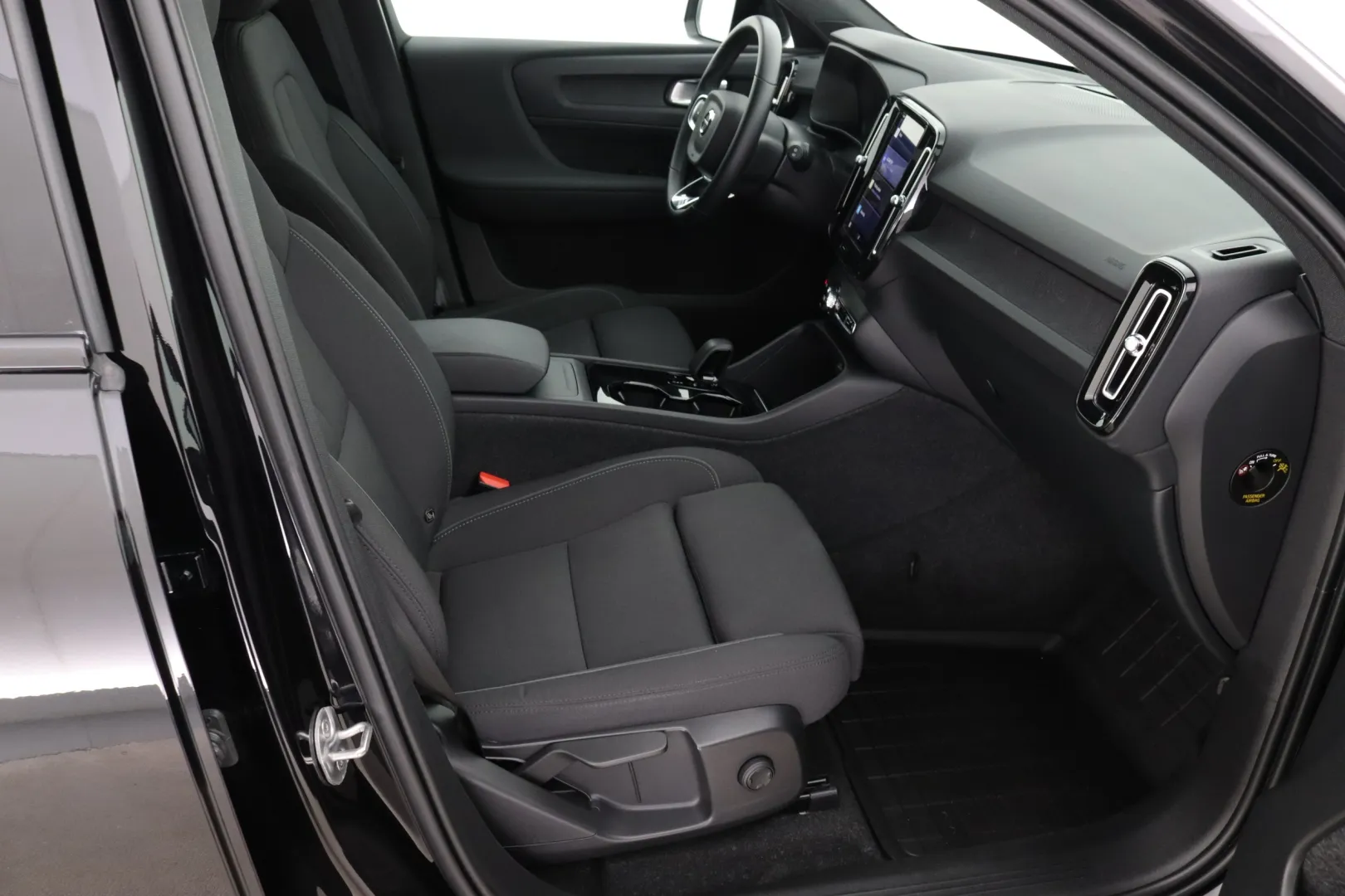 Volvo XC40 IRJ-940 carousel image