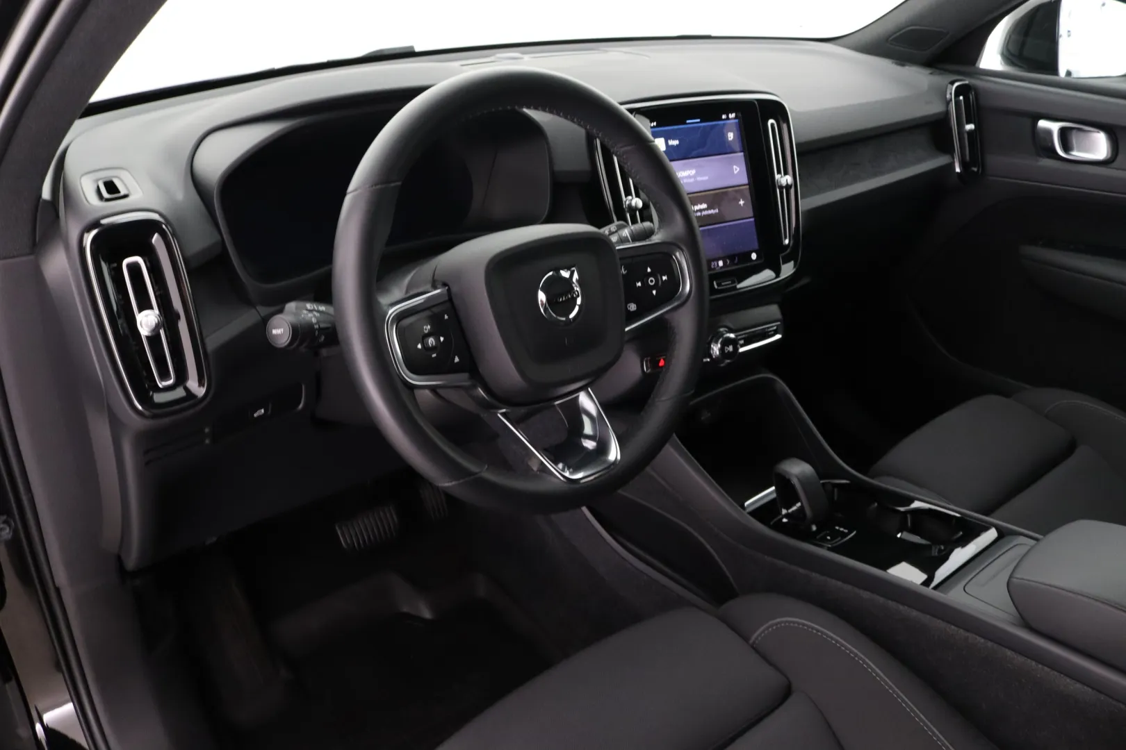 Volvo XC40 IRJ-940 carousel image