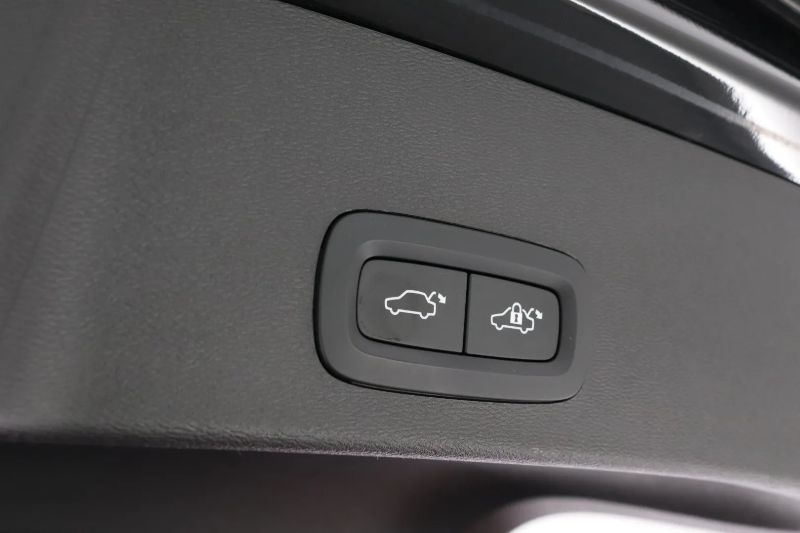 Volvo XC40 IRJ-940 carousel image