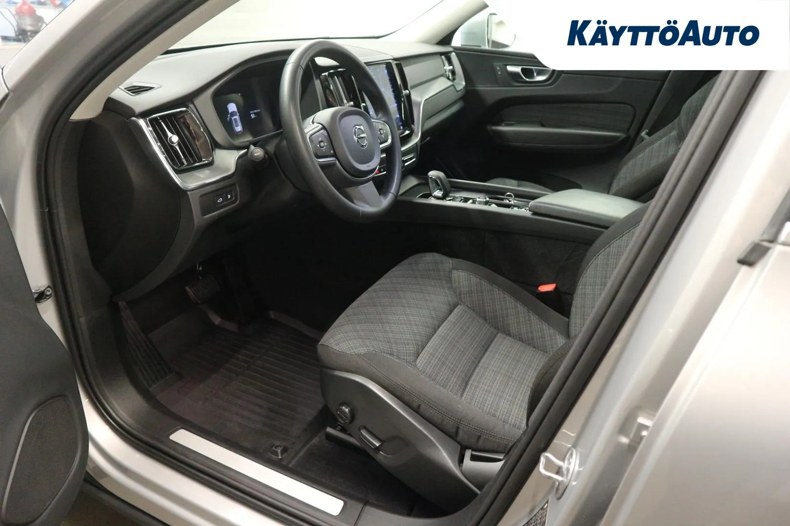 Volvo XC60 MON-784 carousel image