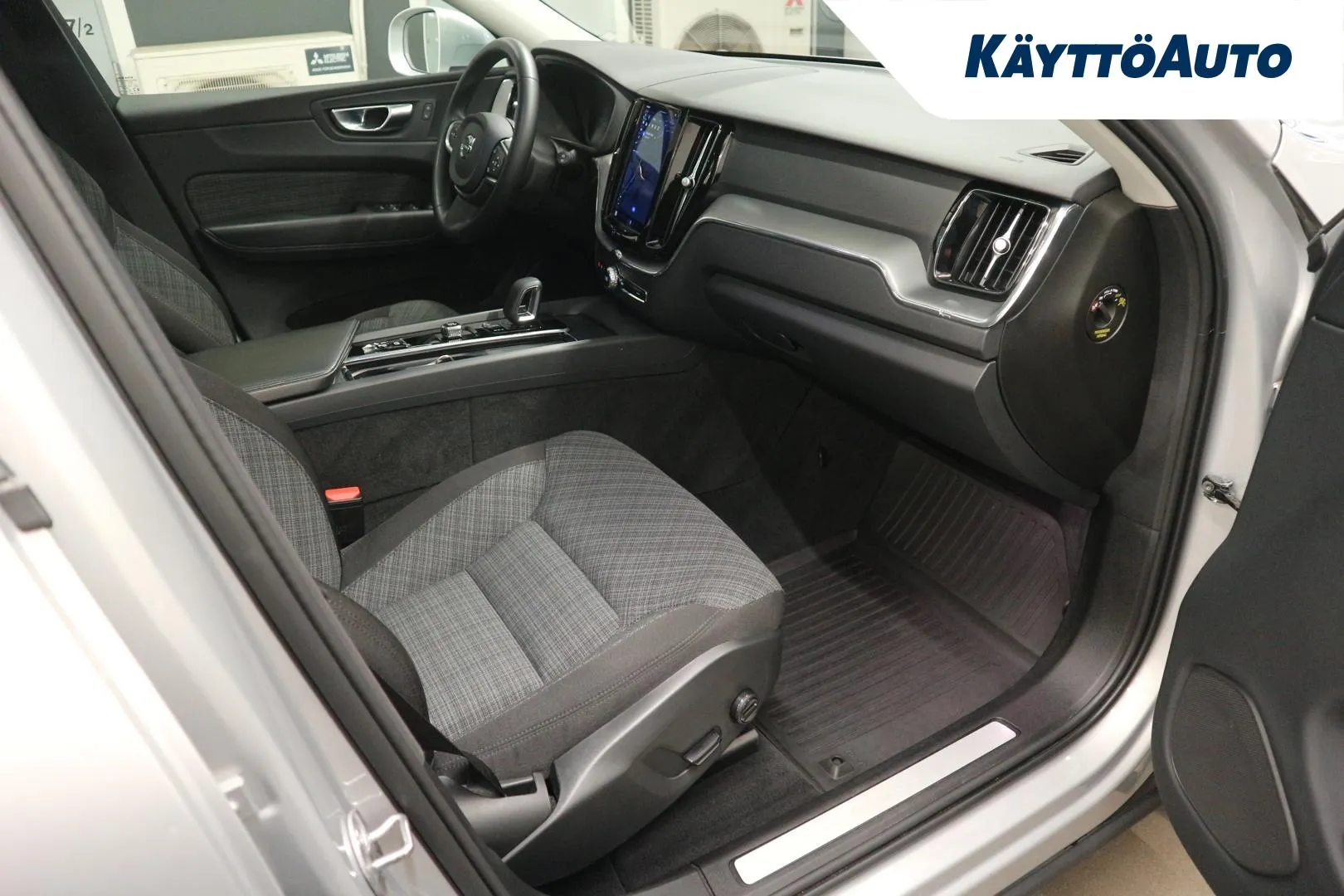 Volvo XC60 MON-784 carousel image