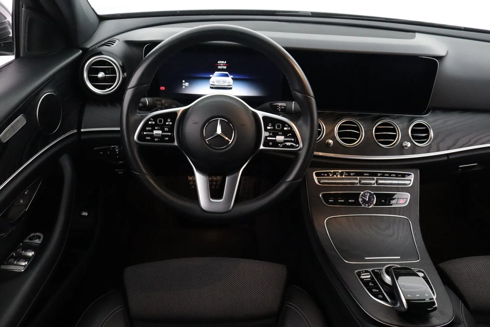 MERCEDES-BENZ E IPZ-685 carousel image