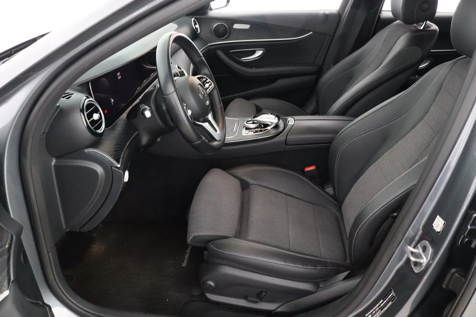 MERCEDES-BENZ E IPZ-685 carousel image