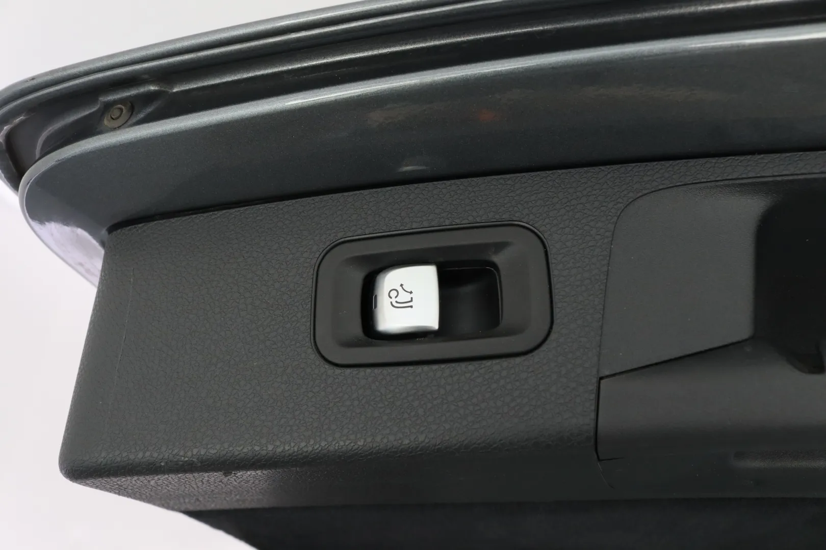 MERCEDES-BENZ E IPZ-685 carousel image