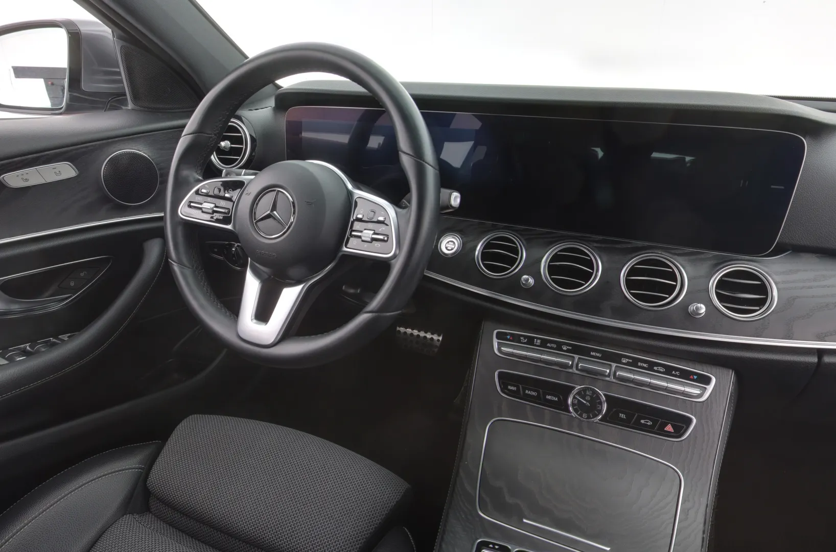 MERCEDES-BENZ E IPZ-685 carousel image