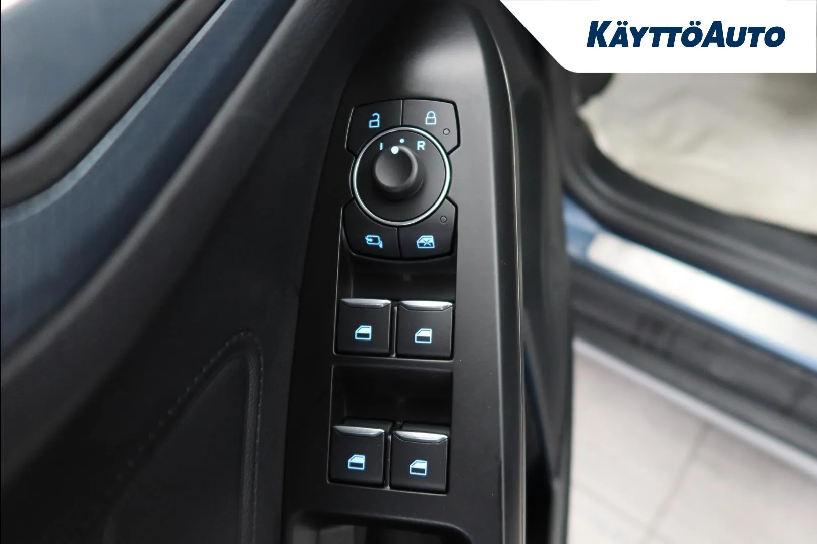 FORD Focus YKZ-730 carousel image