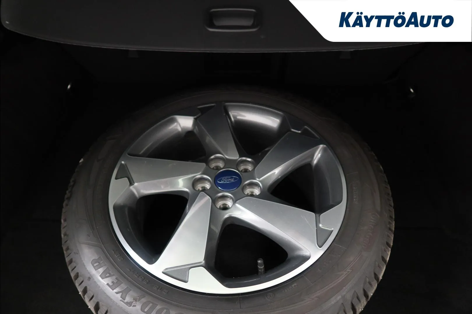 FORD Focus YKZ-730 carousel image