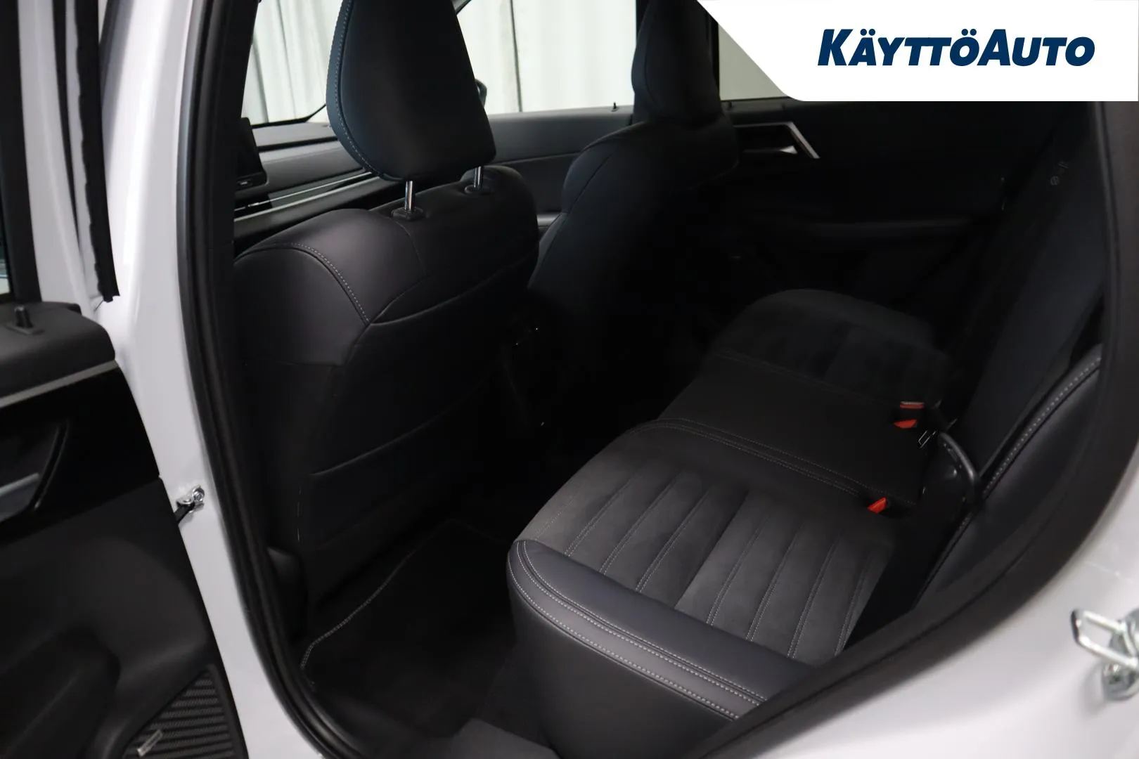 Mitsubishi Outlander XTK-942 carousel image
