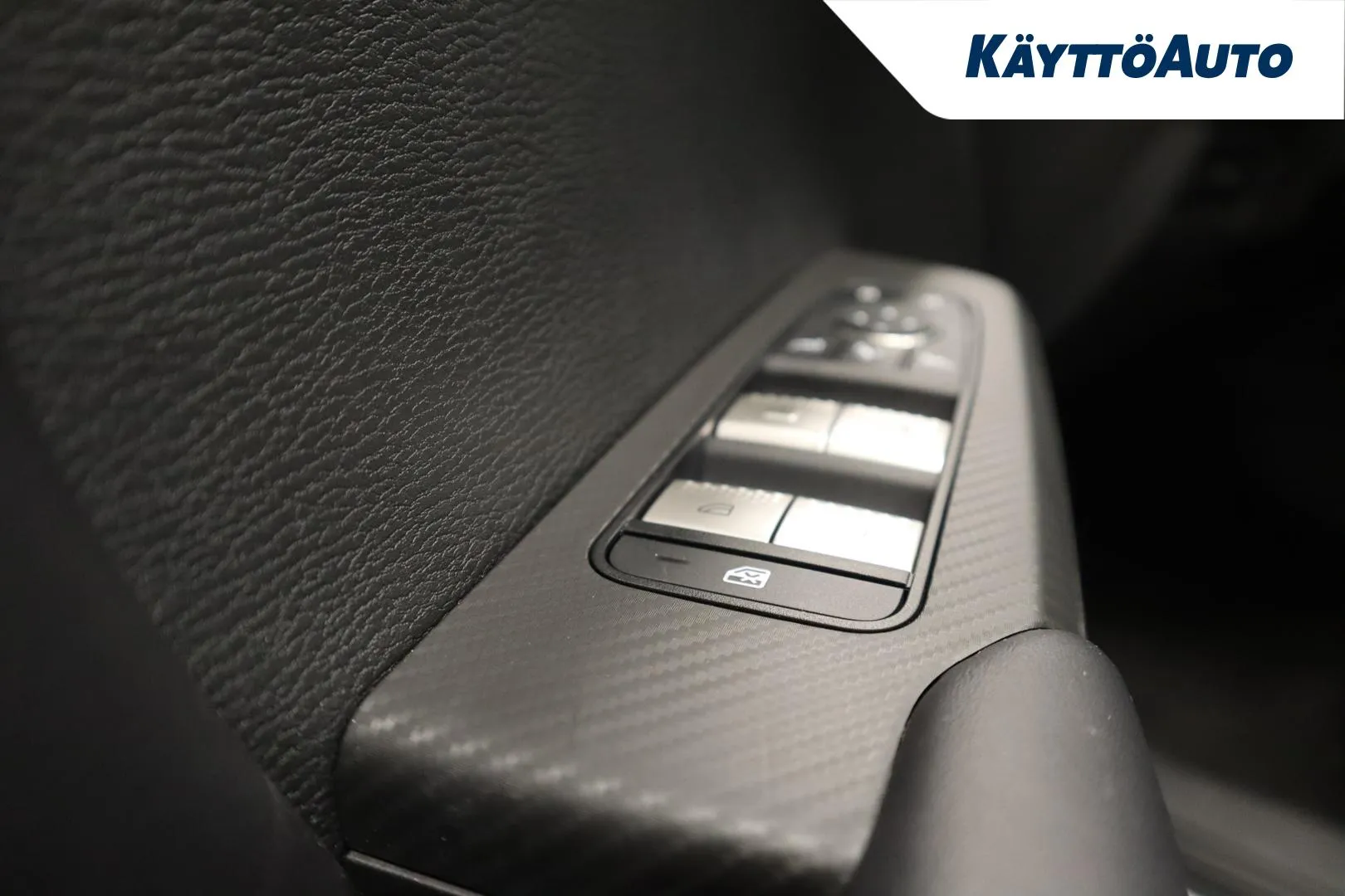 Mitsubishi Outlander XTK-942 carousel image