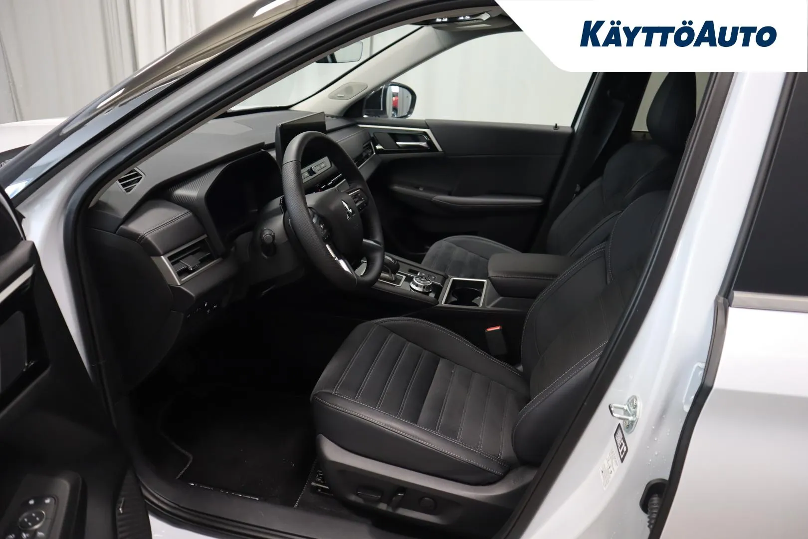 Mitsubishi Outlander XTK-942 carousel image