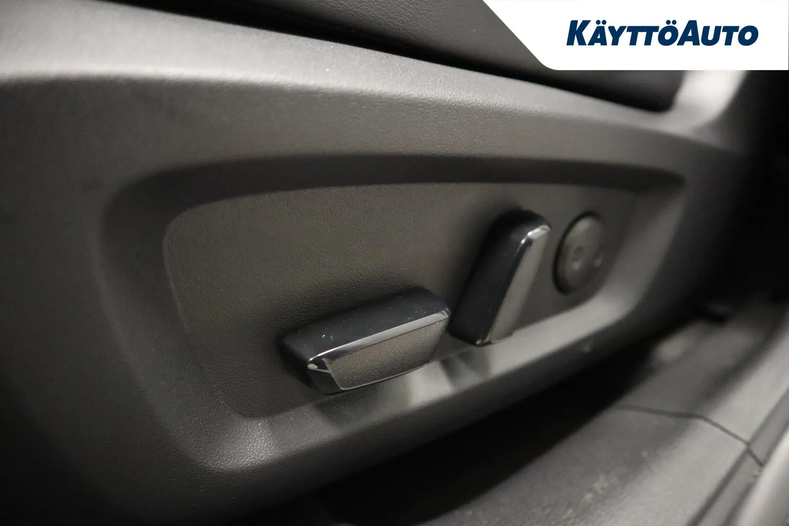 Mitsubishi Outlander XTK-942 carousel image