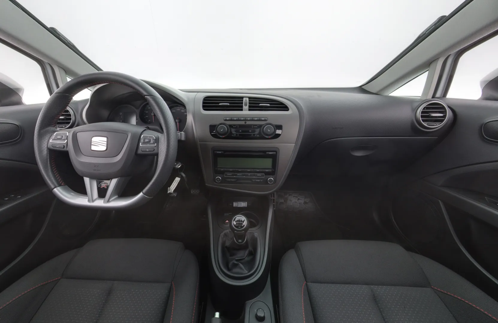 SEAT Leon MKO-109 carousel image