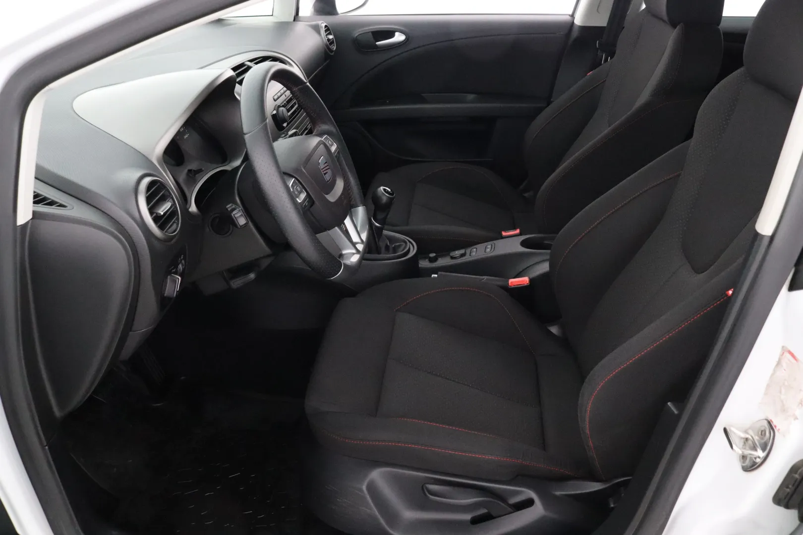 SEAT Leon MKO-109 carousel image