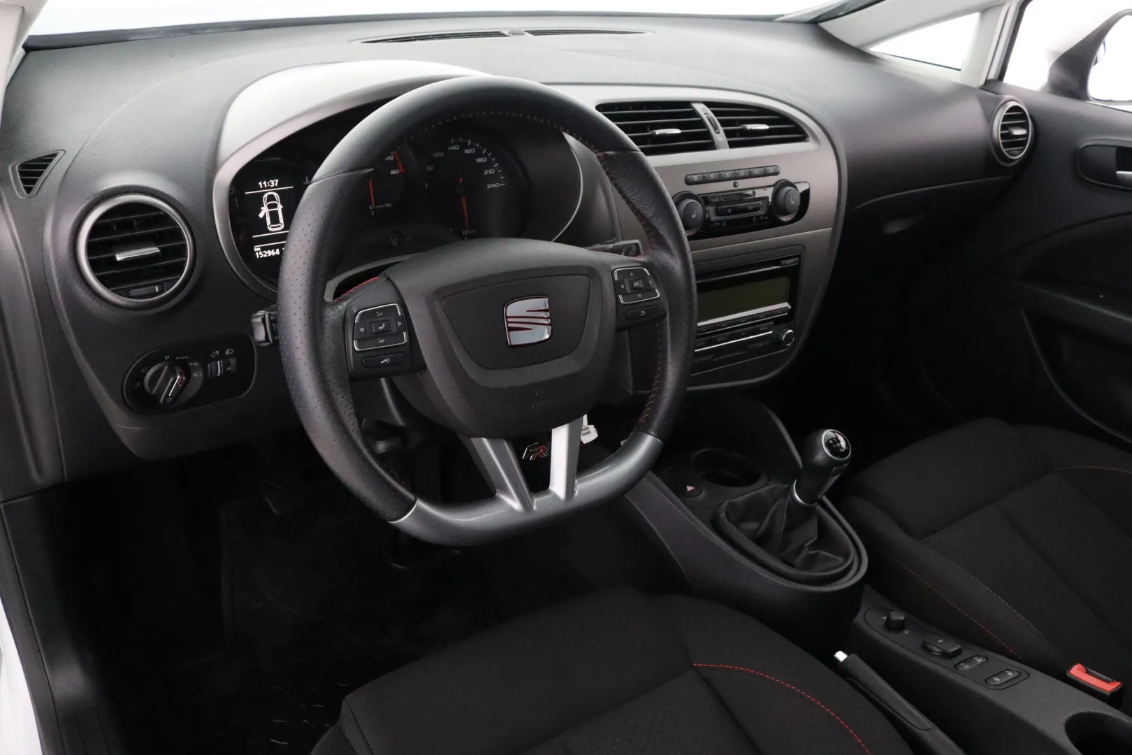 SEAT Leon MKO-109 carousel image
