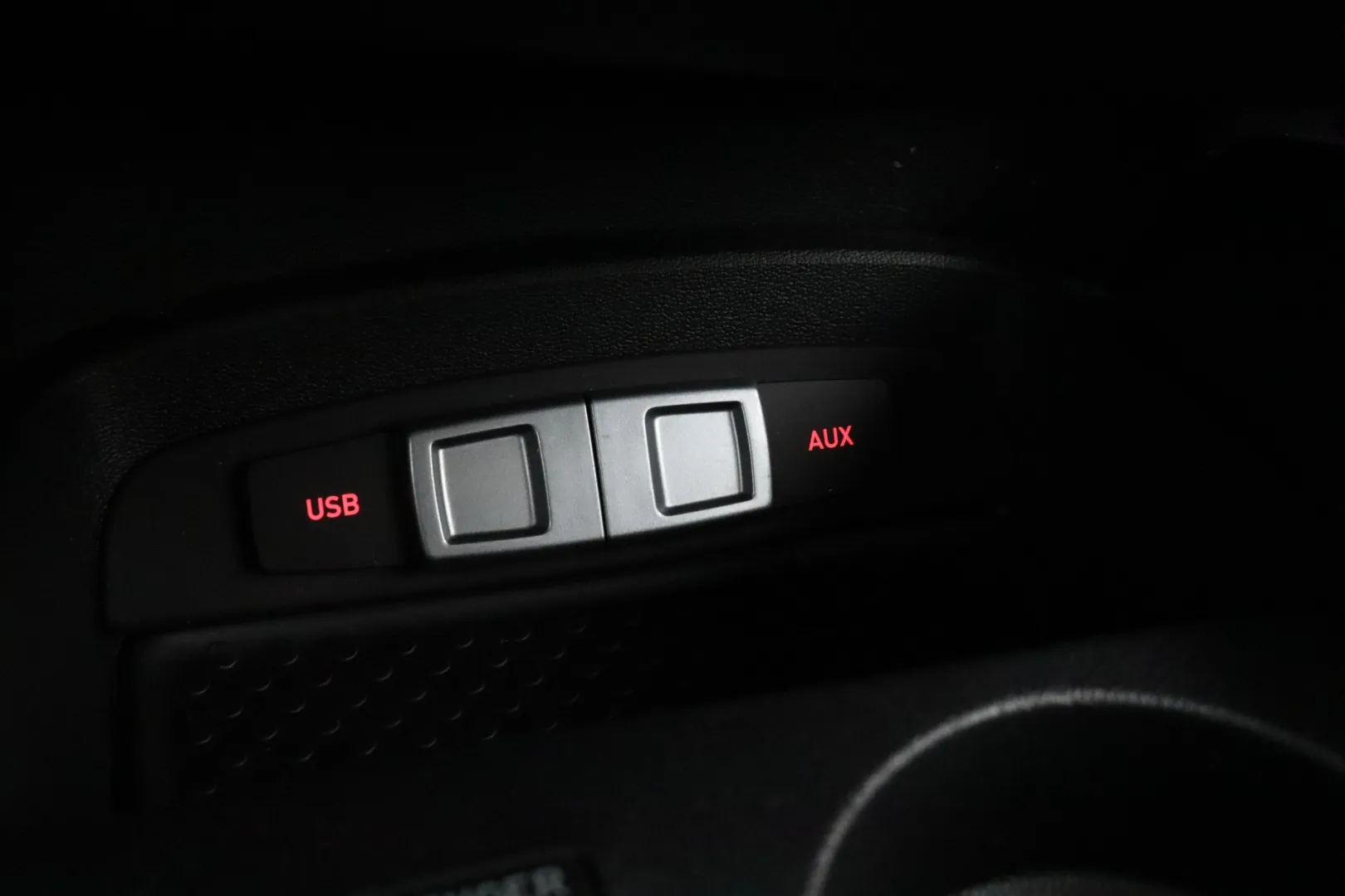 SEAT Leon MKO-109 carousel image