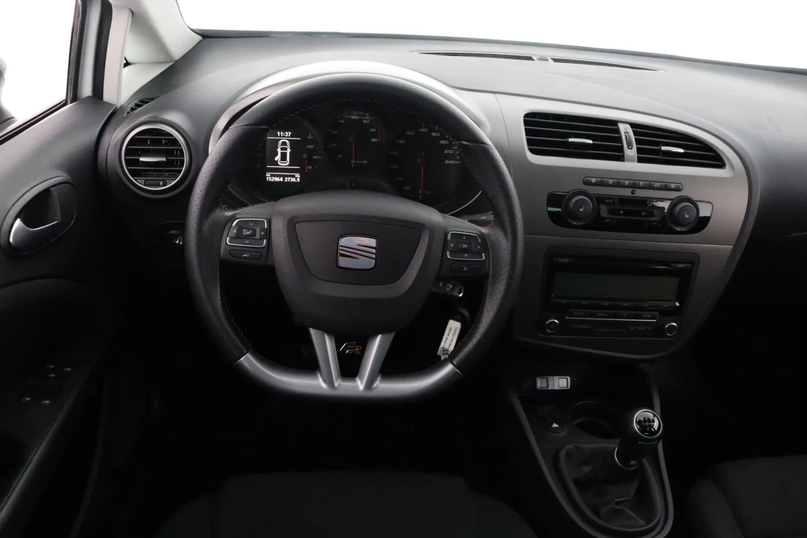 SEAT Leon MKO-109 carousel image