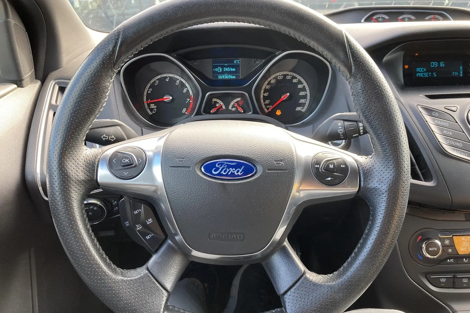 FORD Focus LLS-765 carousel image