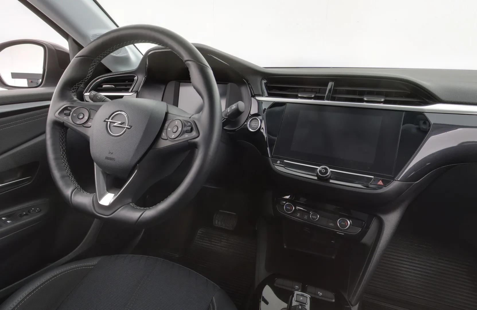 Opel Corsa-e YXL-348 carousel image