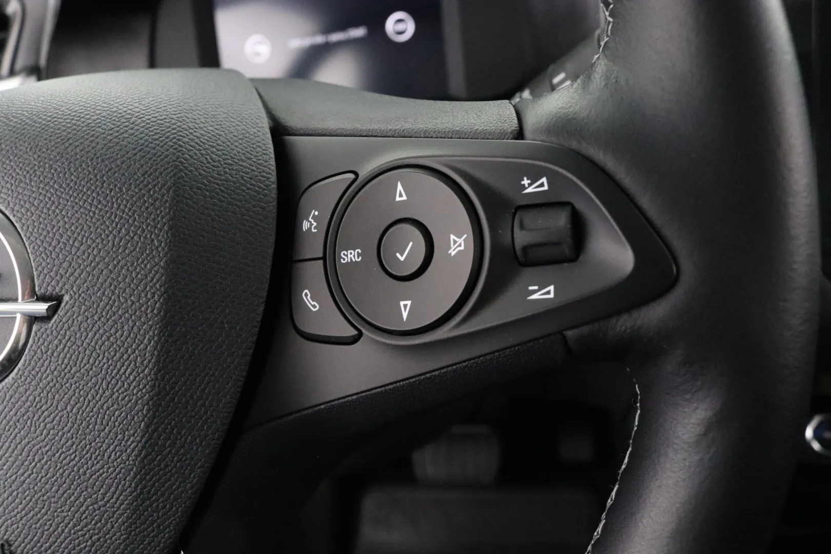 Opel Corsa-e YXL-348 carousel image