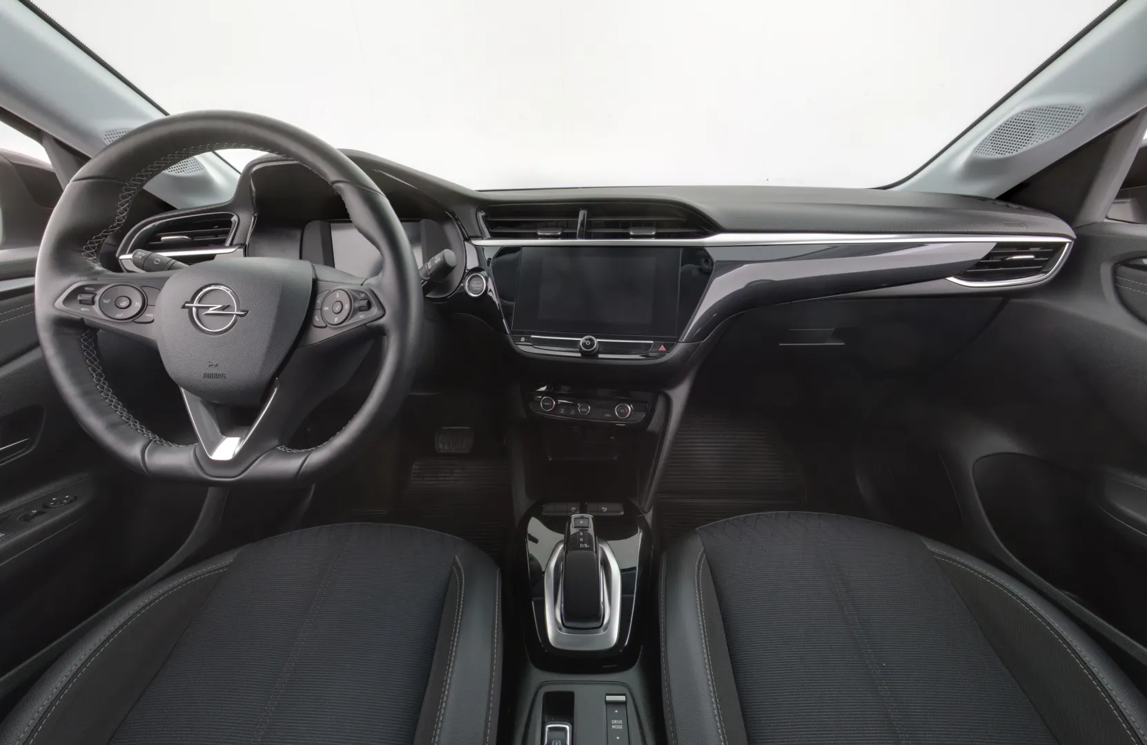 Opel Corsa-e YXL-348 carousel image