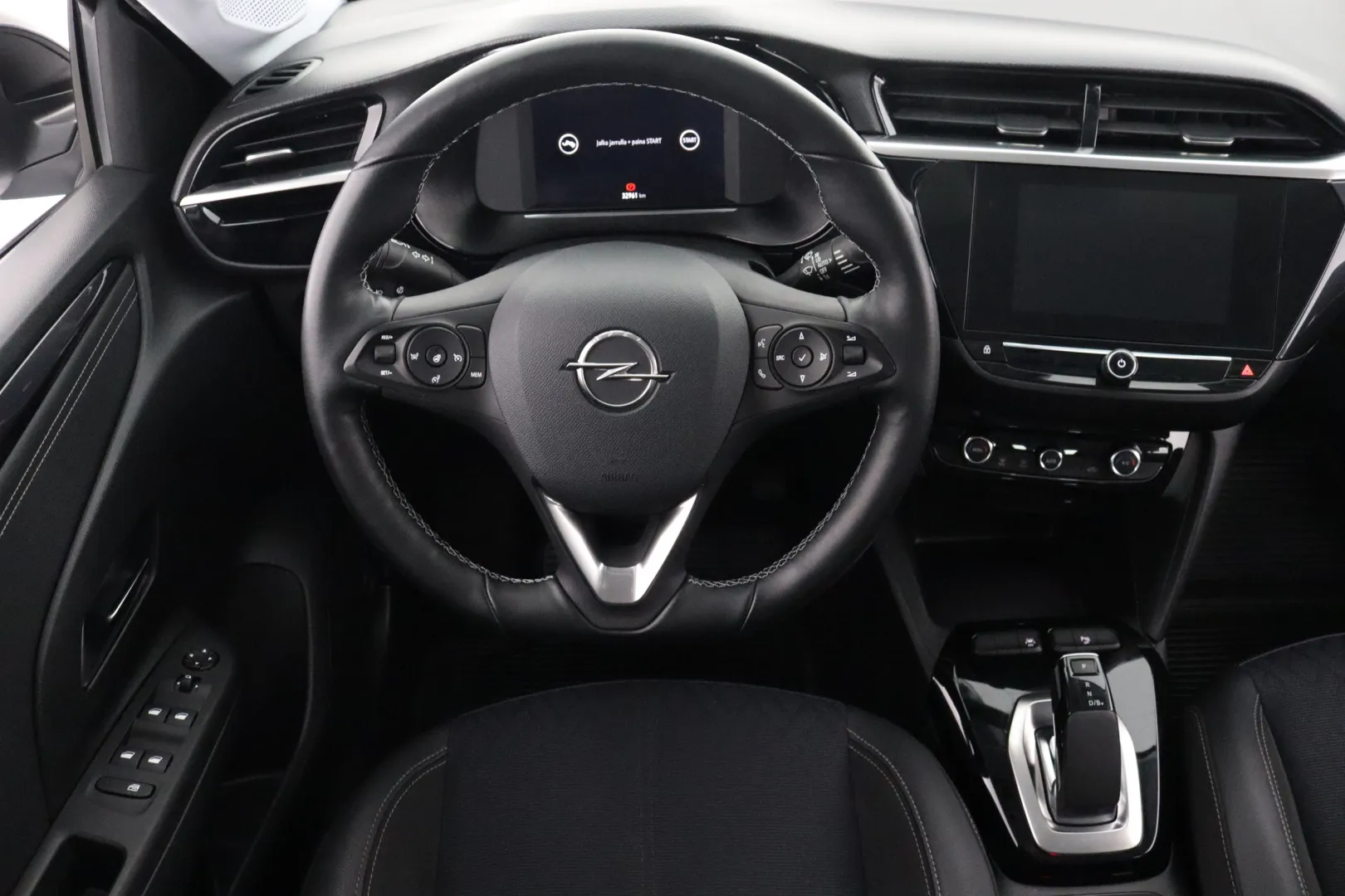 Opel Corsa-e YXL-348 carousel image