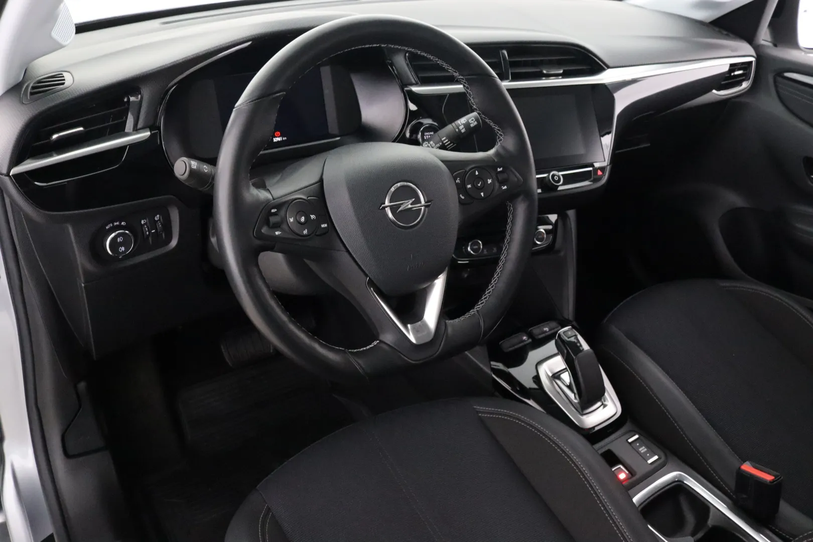 Opel Corsa-e YXL-348 carousel image