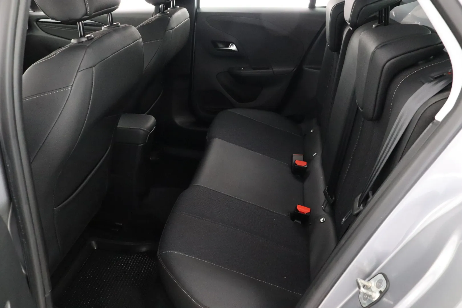 Opel Corsa-e YXL-348 carousel image