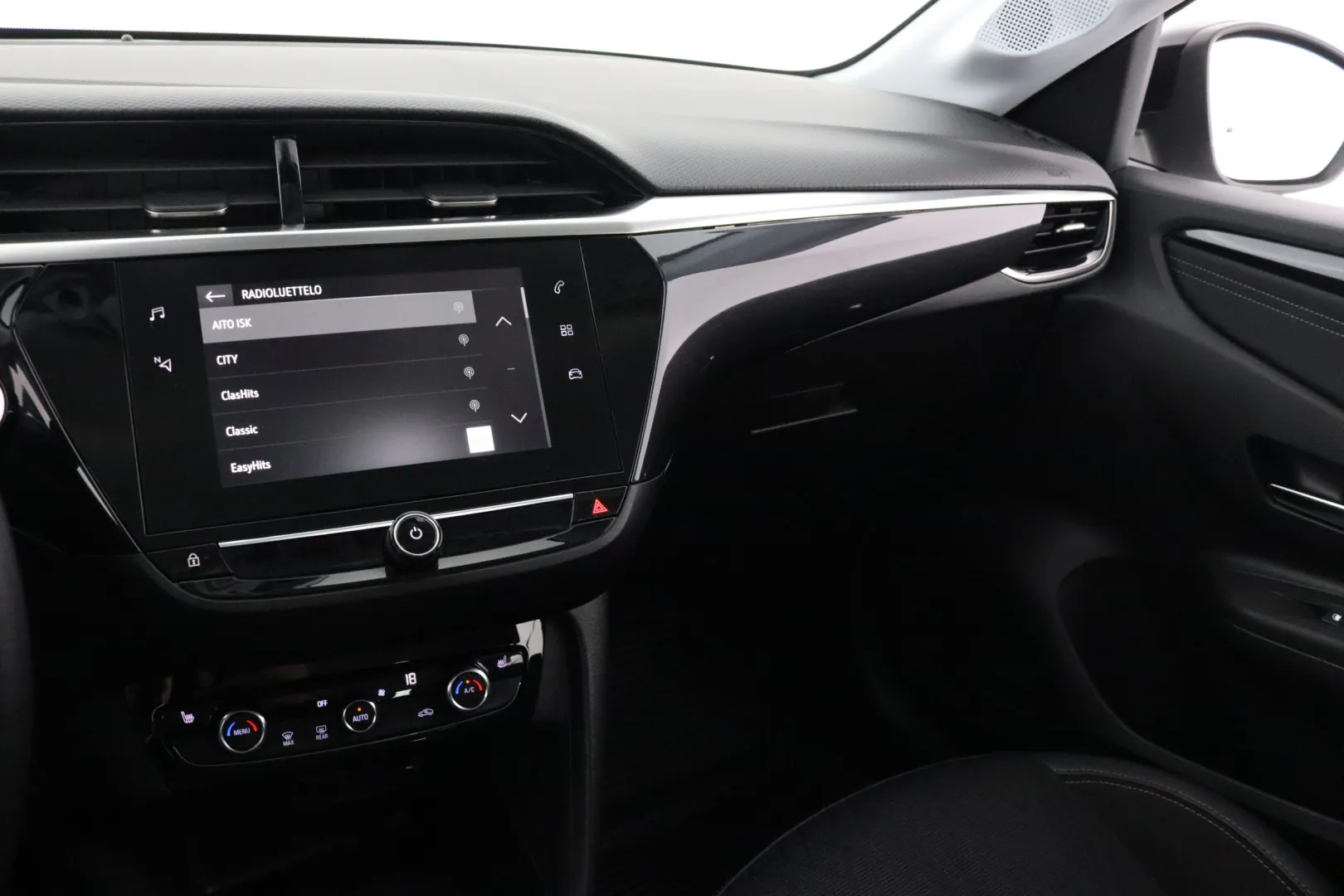 Opel Corsa-e YXL-348 carousel image