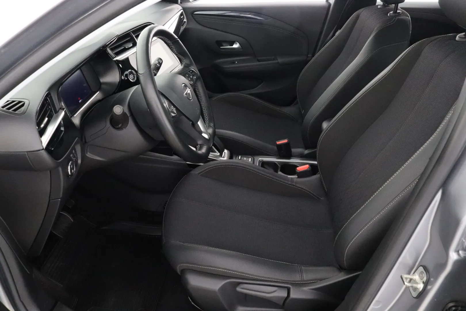 Opel Corsa-e YXL-348 carousel image
