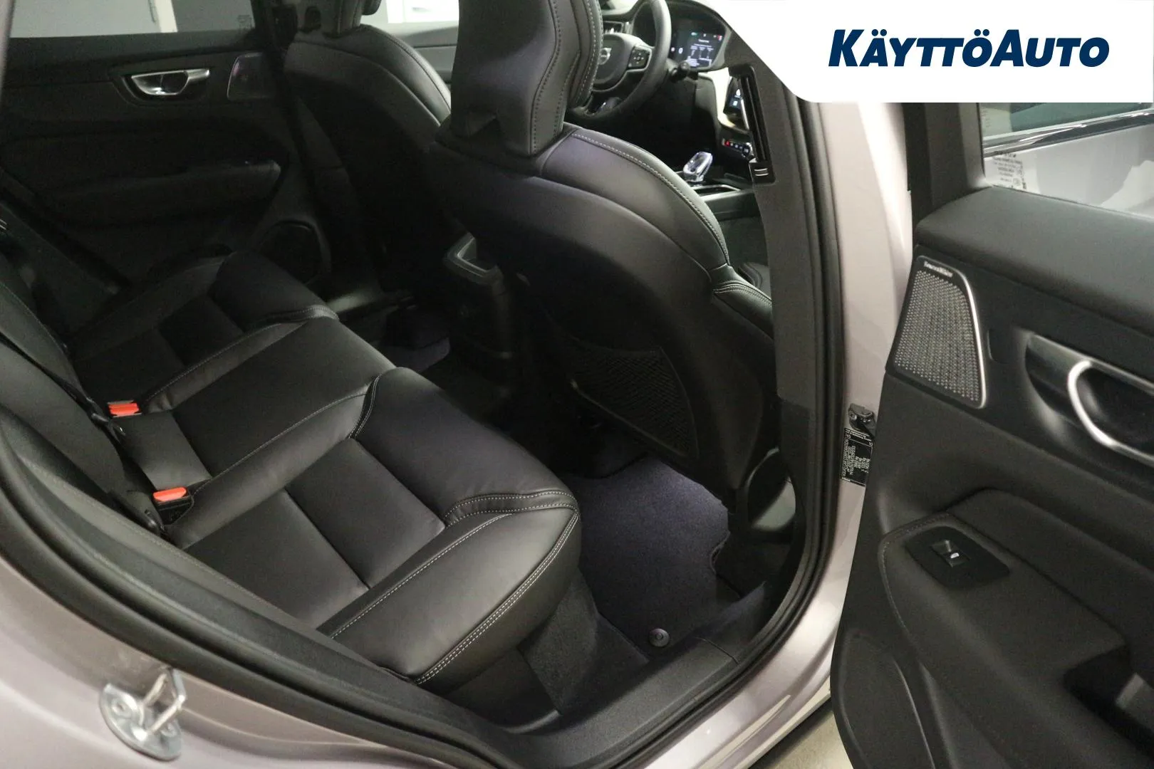 Volvo XC60 ZPO-918 carousel image